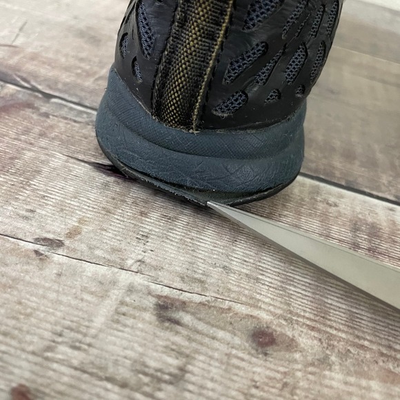 New Balance Minimus Running Shoes Men's 9 Black Gray Gold Athletic MX20GL4 - Picture 7 of 12